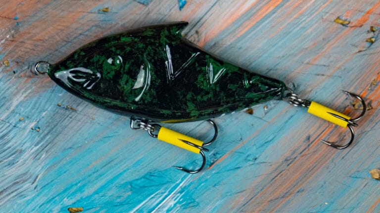 CS Jerk 7 cm to killer na duże klenie i okonie w letnich miesiącach. Szczególnie polecam przetestować ciemniejsze kolory do połowu tych gatunków.