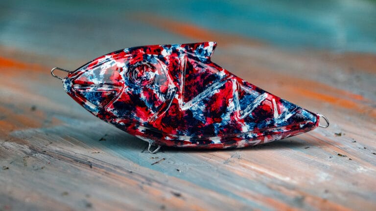 CS Jerk zainspirowany ubarwieniem Koi. Klasyczne kolory występujące w ubarwieniu tych ryb, czerwono - błękitny z białymi dodatkami.