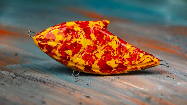 CS Jerk kolorystycznie przypominający logo firmy Custom Shark z dodatkiem czerwonego koloru. Jeden z najbardziej łownych kolorów latem.