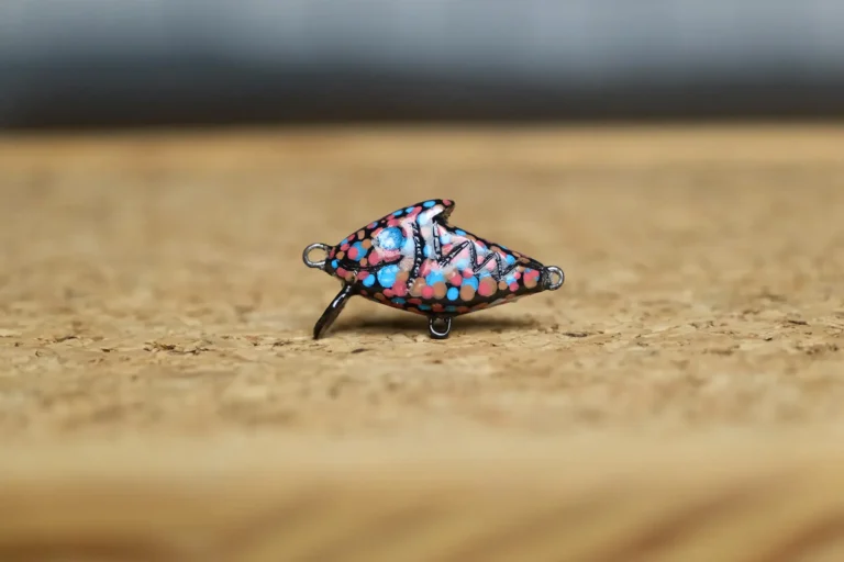 CS Nano Shark Red Dot – mały wobler na klenie, produkowany ręcznie